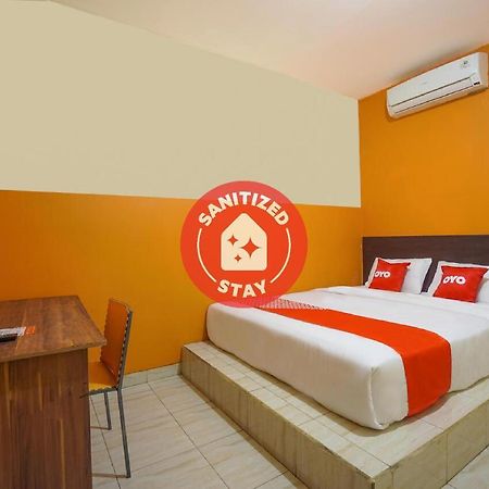Super Oyo 2639 Oxy Townhouse Hotel Manado Buitenkant foto