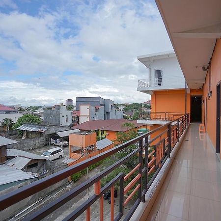 Super Oyo 2639 Oxy Townhouse Hotel Manado Buitenkant foto