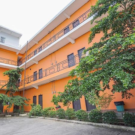 Super Oyo 2639 Oxy Townhouse Hotel Manado Buitenkant foto