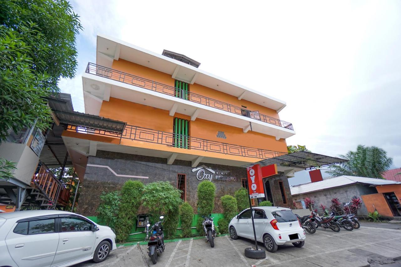 Super Oyo 2639 Oxy Townhouse Hotel Manado Buitenkant foto