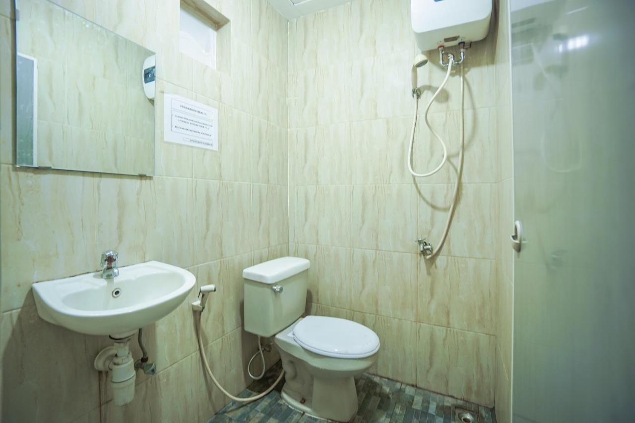 Super Oyo 2639 Oxy Townhouse Hotel Manado Buitenkant foto