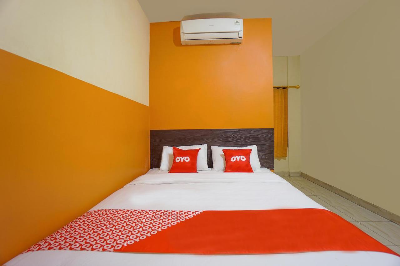 Super Oyo 2639 Oxy Townhouse Hotel Manado Buitenkant foto