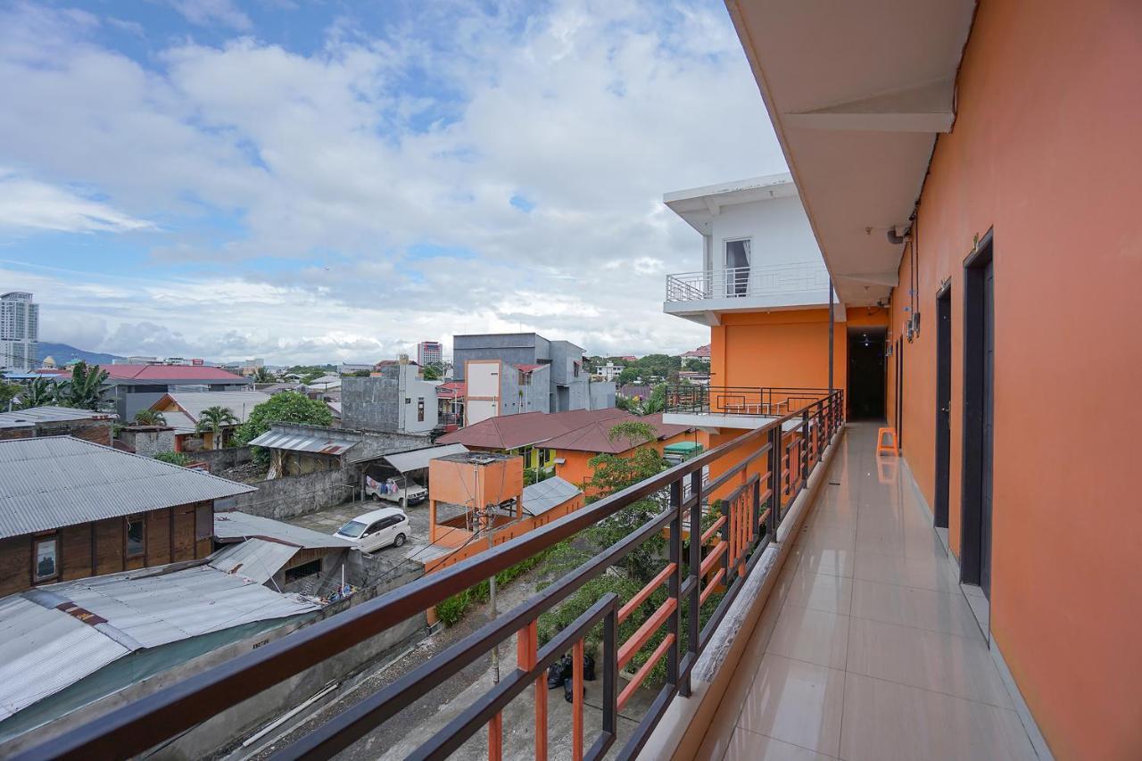 Super Oyo 2639 Oxy Townhouse Hotel Manado Buitenkant foto