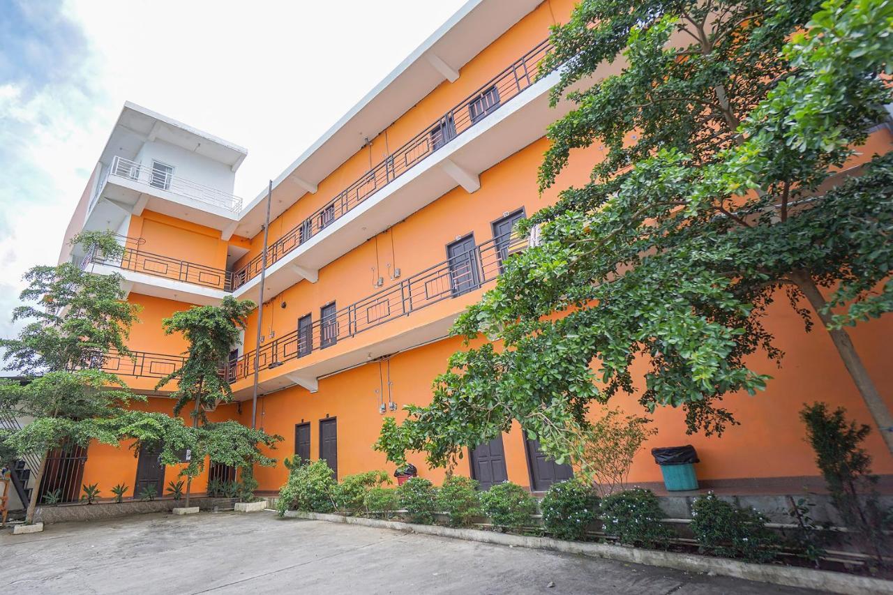 Super Oyo 2639 Oxy Townhouse Hotel Manado Buitenkant foto
