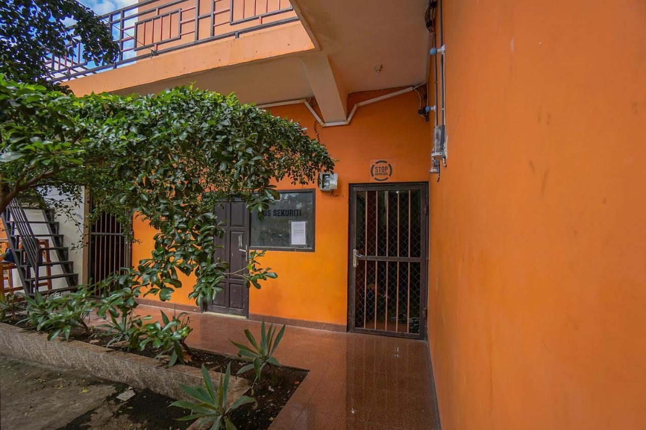 Super Oyo 2639 Oxy Townhouse Hotel Manado Buitenkant foto